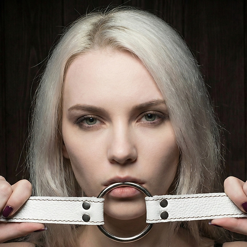 Кляп-рамка из натуральной кожи белый 2