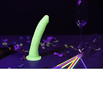 Фото 5: Фаллоимитатор Slim на присоске люминисцентный - 18 см